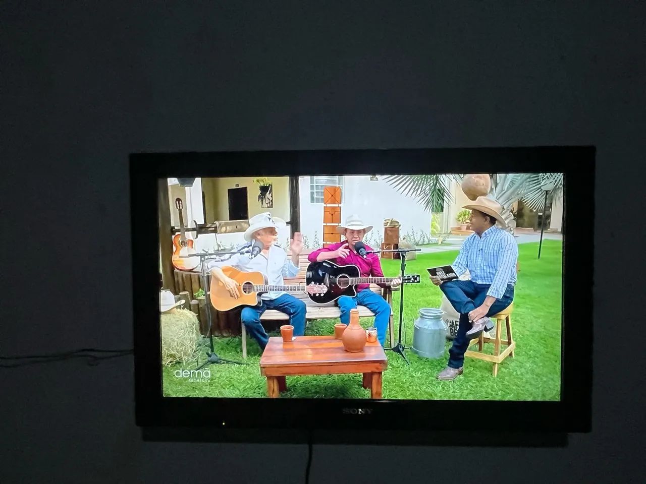 Vendo uma tv 32 polegadas Sony tv não e smart 
