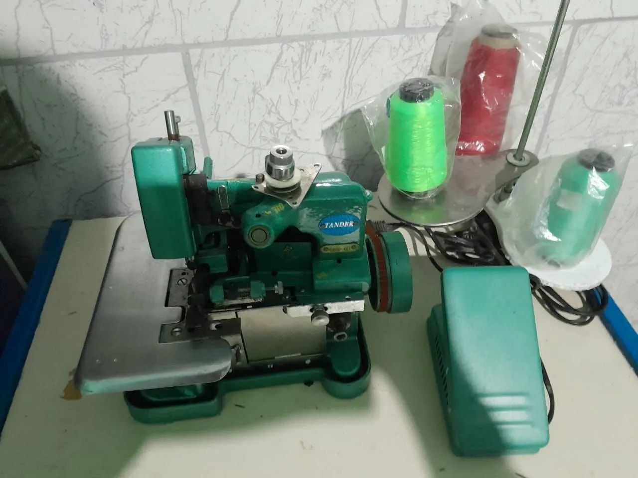 Máquina overloque industrial 