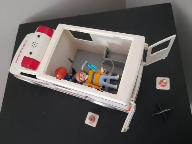 Ambulância da Playmobil completa - Foto 4