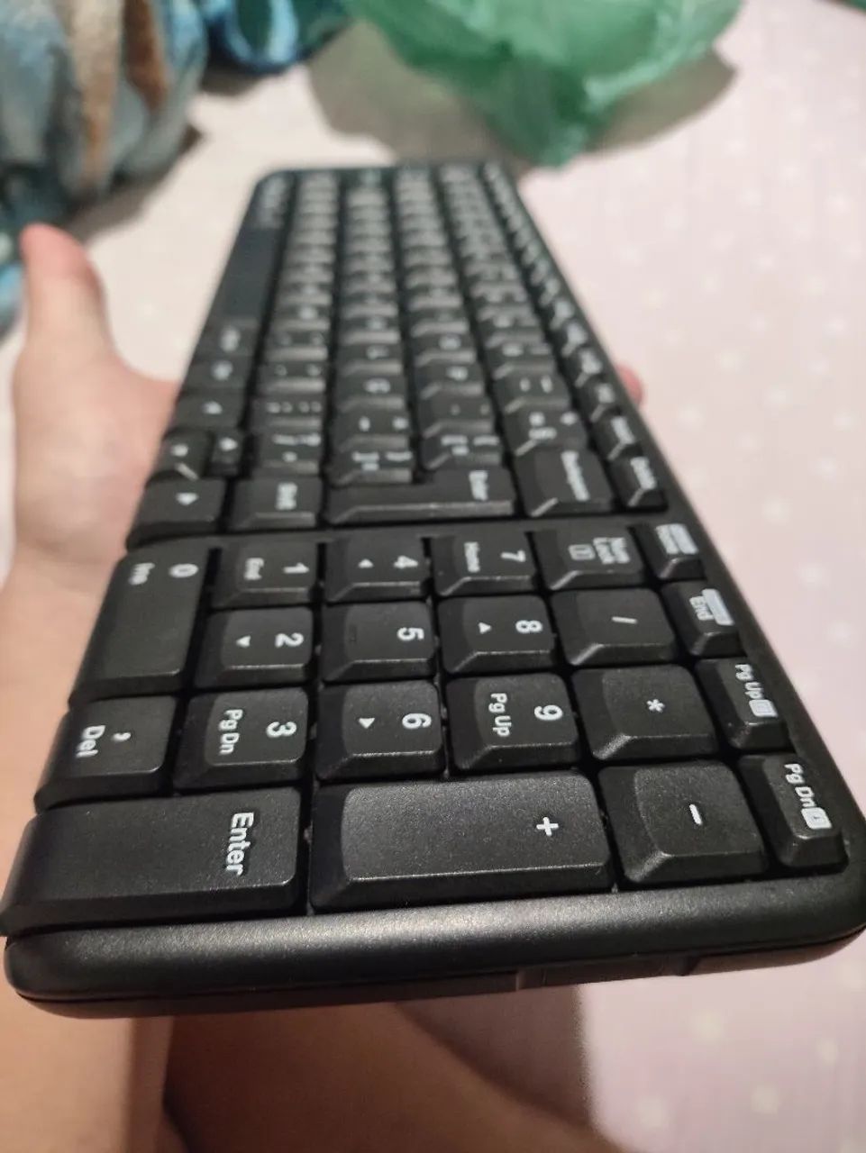 Kit Teclado e Mouse Sem Fio Logitech MK220 Compacto - Padrão ABNT2 - Foto 4