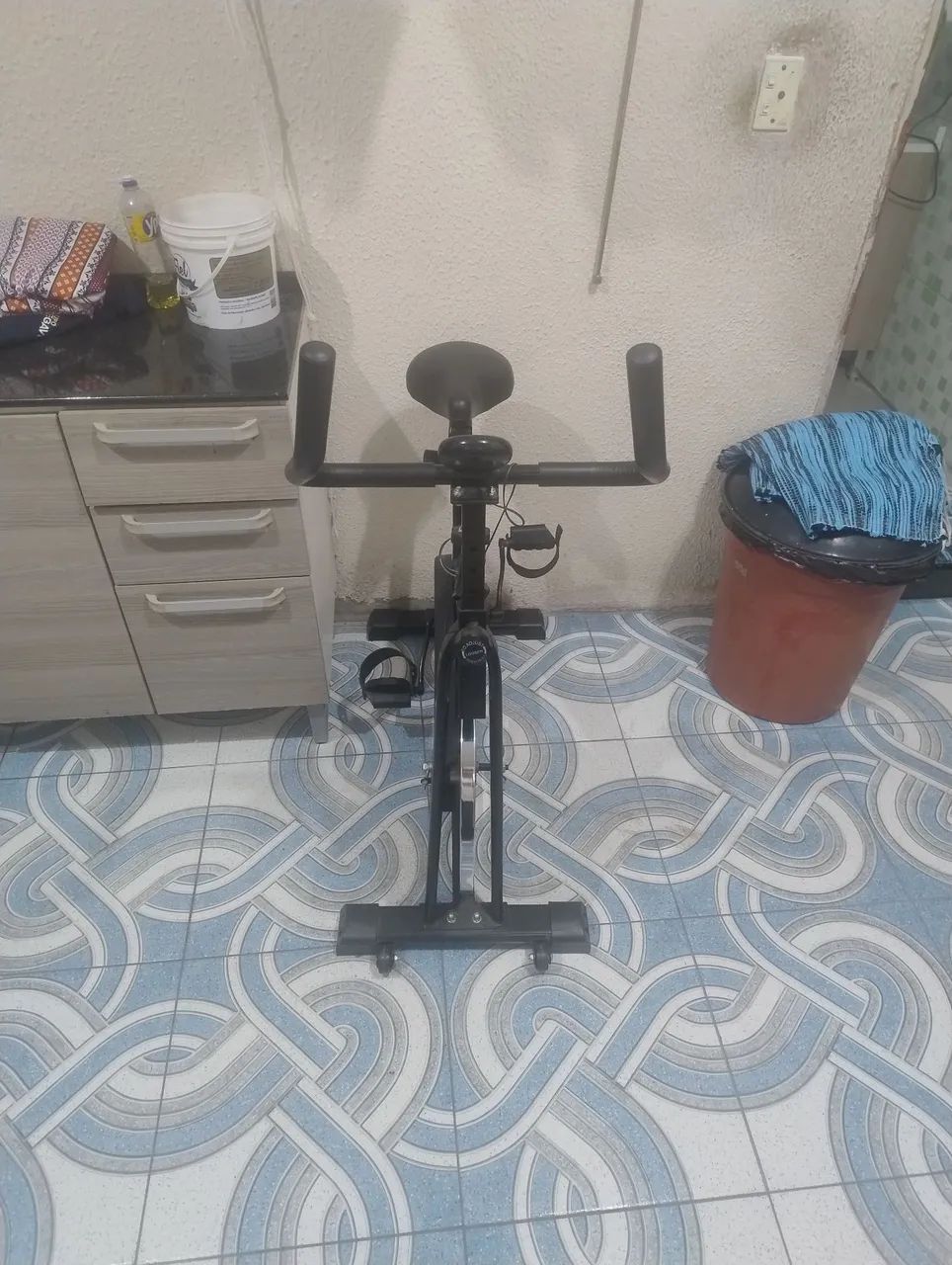 Uma bicicleta de ginástica - Foto 4