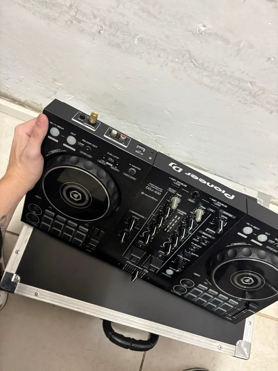 MESA DE DJ CONTROLADORA (PIONEER DJ DDJ400) C/CASE E CABO