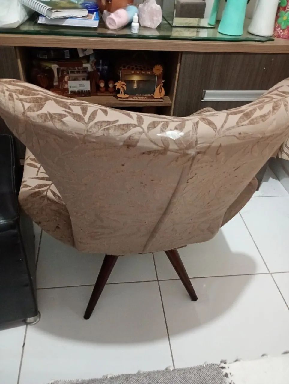 Poltrona elegante em bom estado. - Foto 5