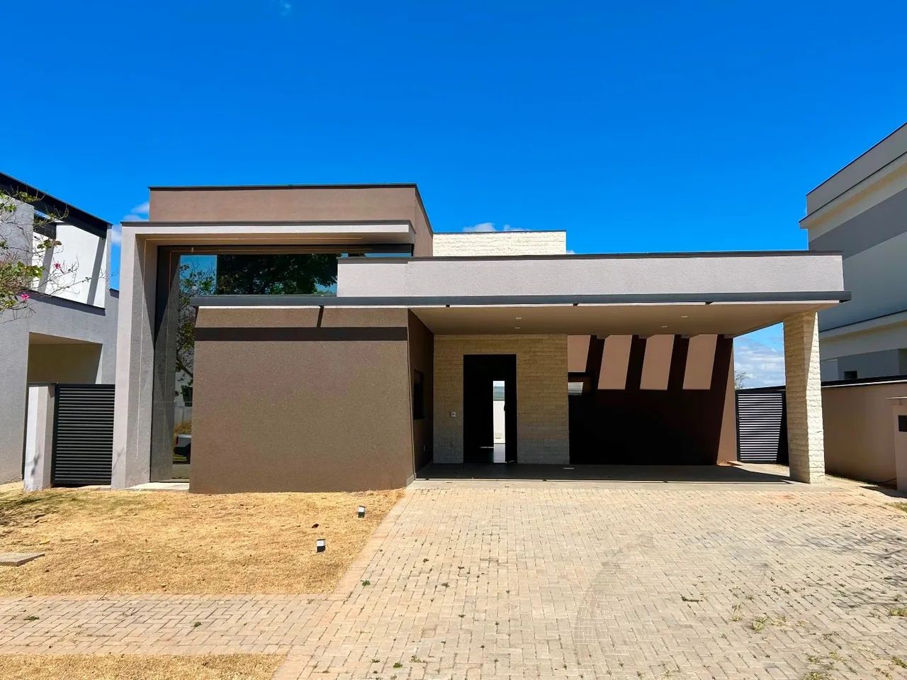Casa de Alto Padrão à Venda no Alphaville Nova Esplanada 3 | 3 Suítes | Piscina Aquecida | - Foto 2
