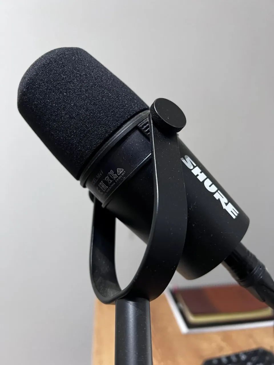 Microfone Shure MV7 podcast com Boom De Microfone