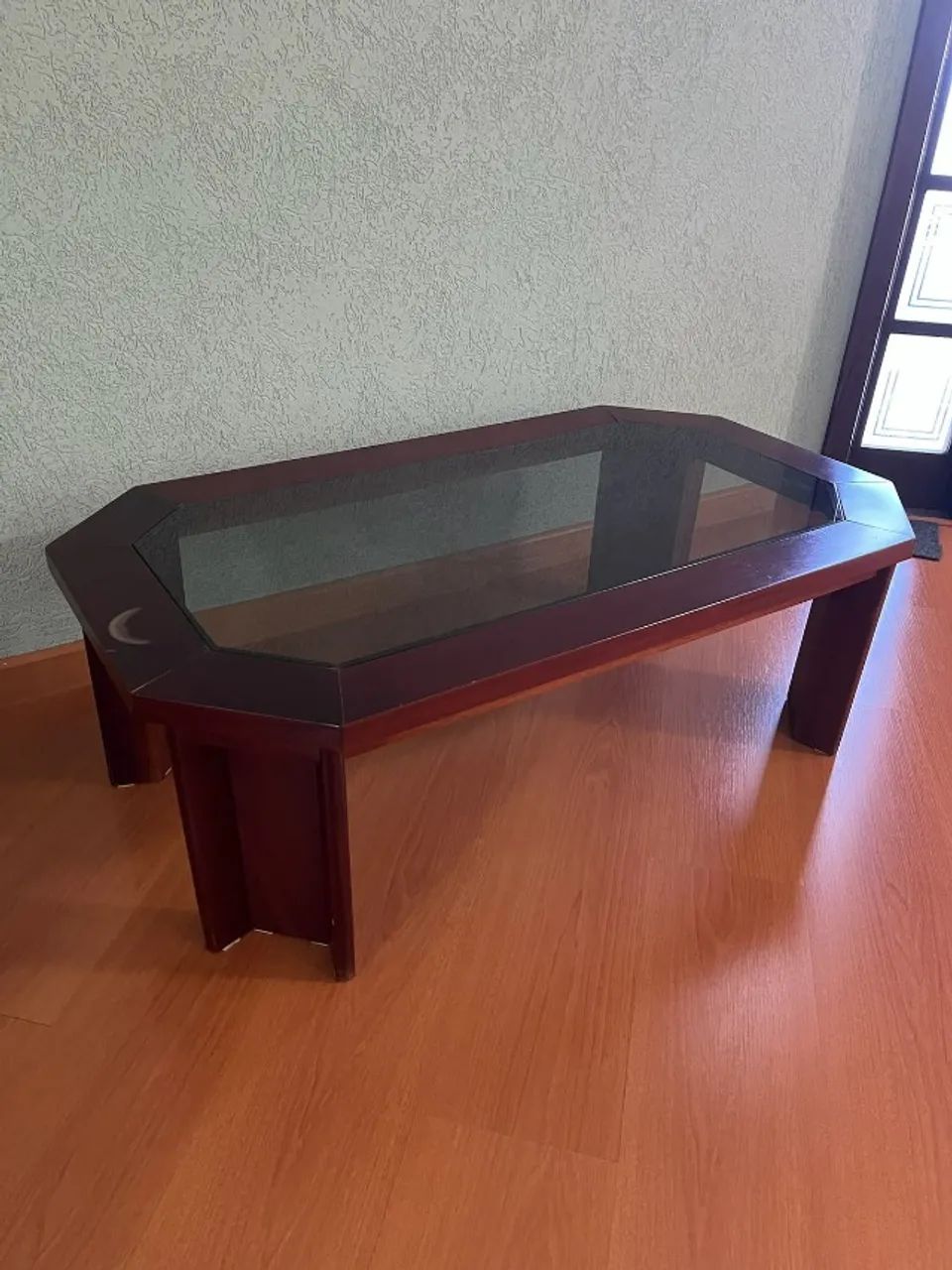  MESA DE CENTRO COM TAMPO DE VIDRO FUMÊ (C003) - Foto 2