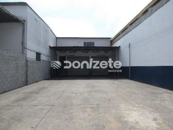 Galpão Comercial à Venda em Vila Metalúrgica, Santo André  90 m² Internos, 300 m² de Terre