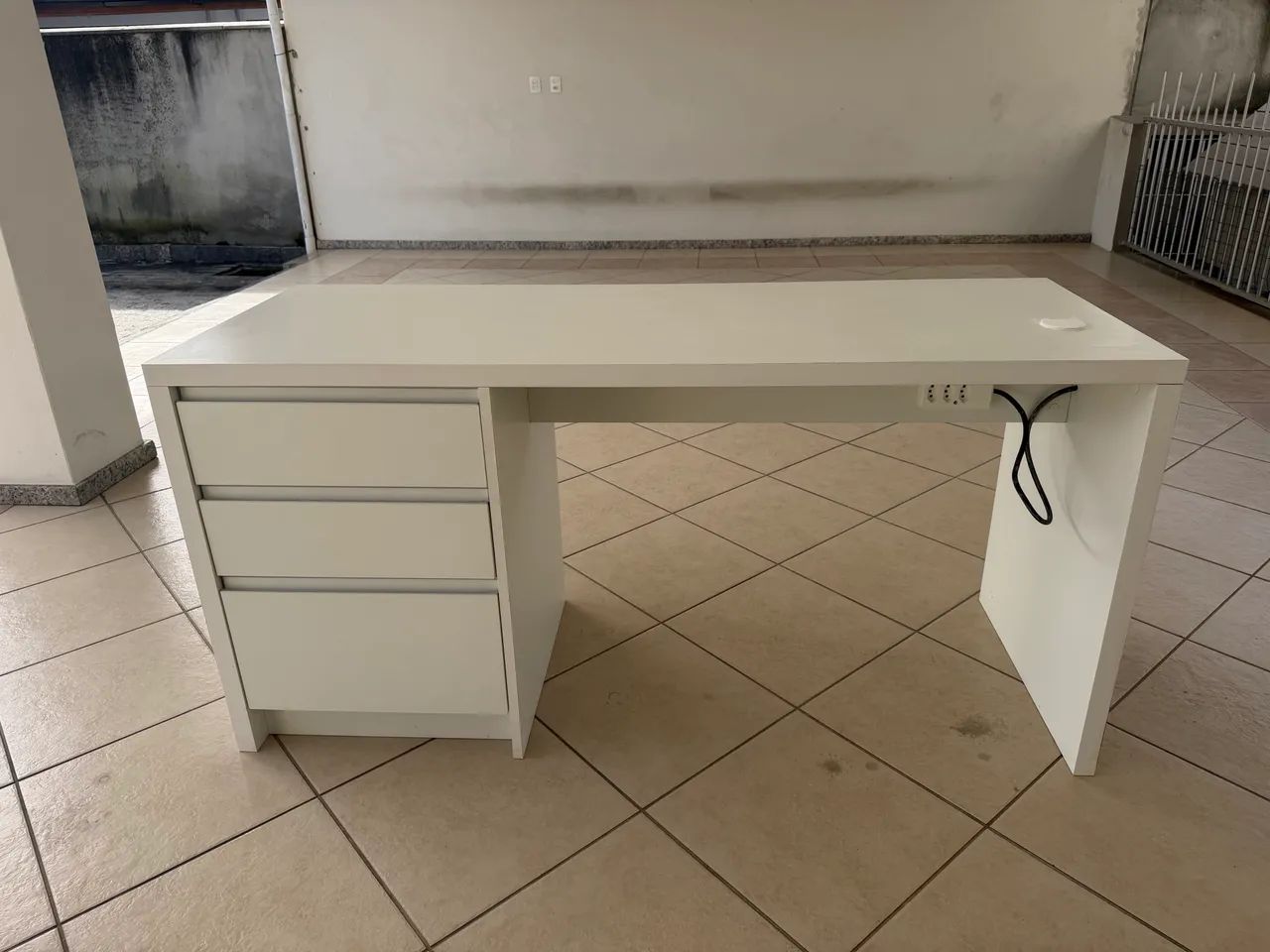 Mesa de escritório com gaveteiro  - Foto 3