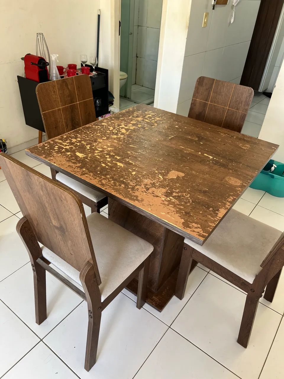 4 cadeiras de cozinha seminovas - Foto 5