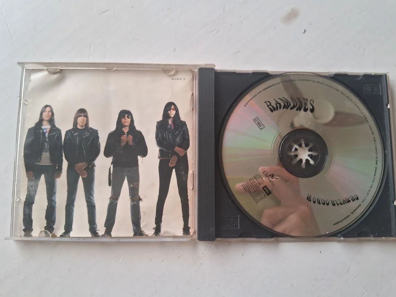 CD Ramones "Mondo Bizarro" - Foto 2