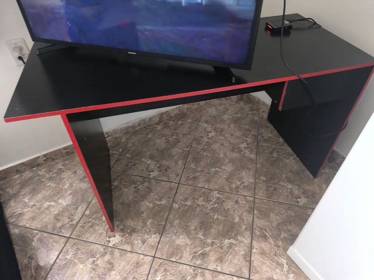 Desk65570169829763123