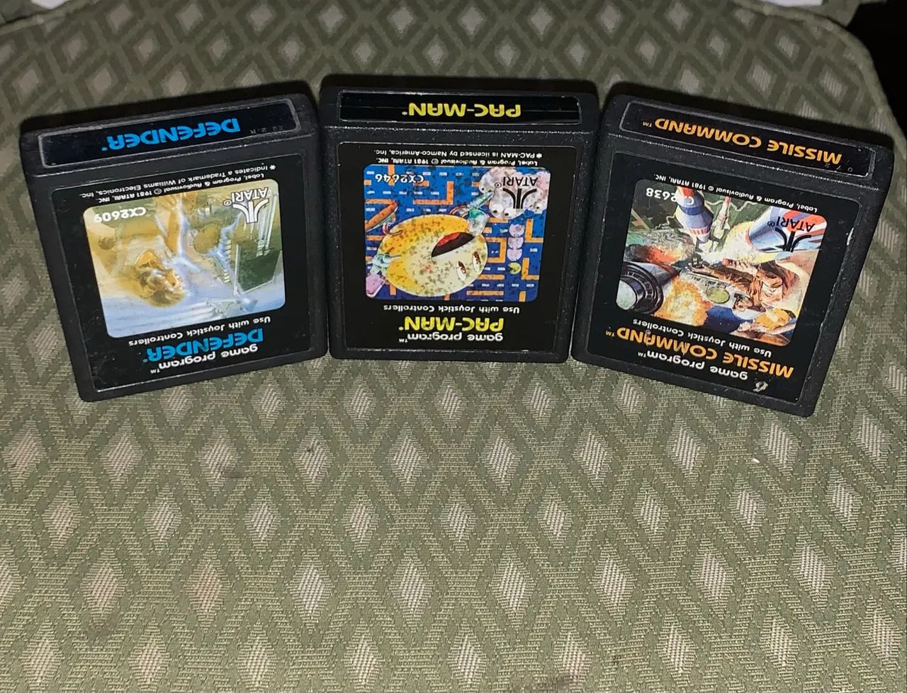 Atari 4 jogos originais Pac-man Missile Command e Defender   - Foto 3
