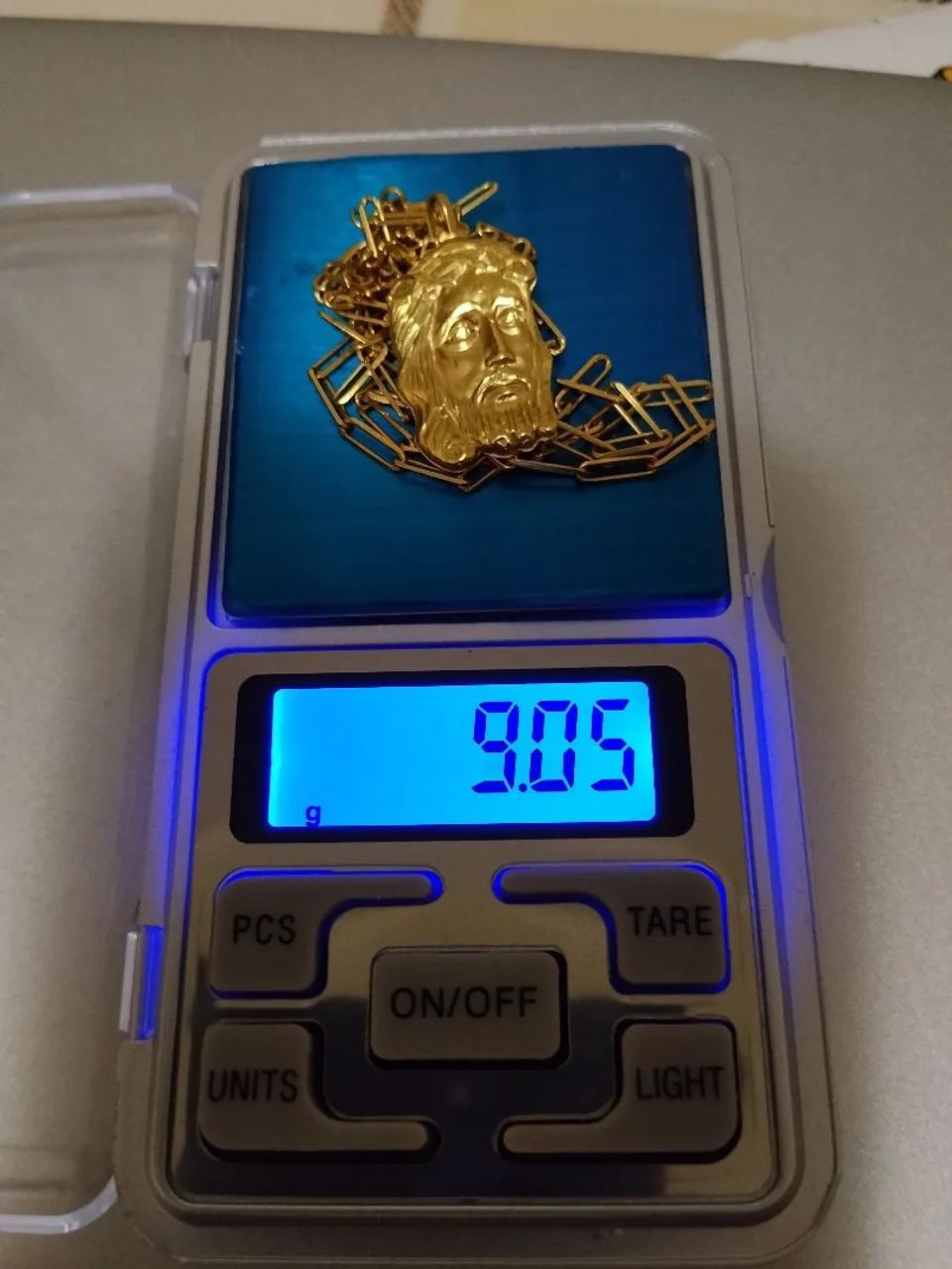 Corrente sem detalhes com pingente toda em ouro 18 k. - Foto 3