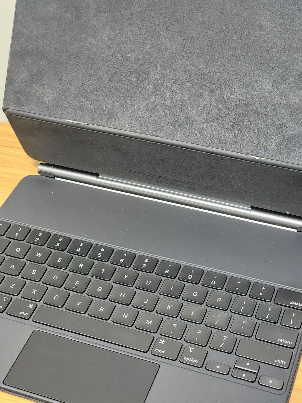 Apple Magic Keyboard Para iPad Pro 12.9 A1998 - Periféricos e