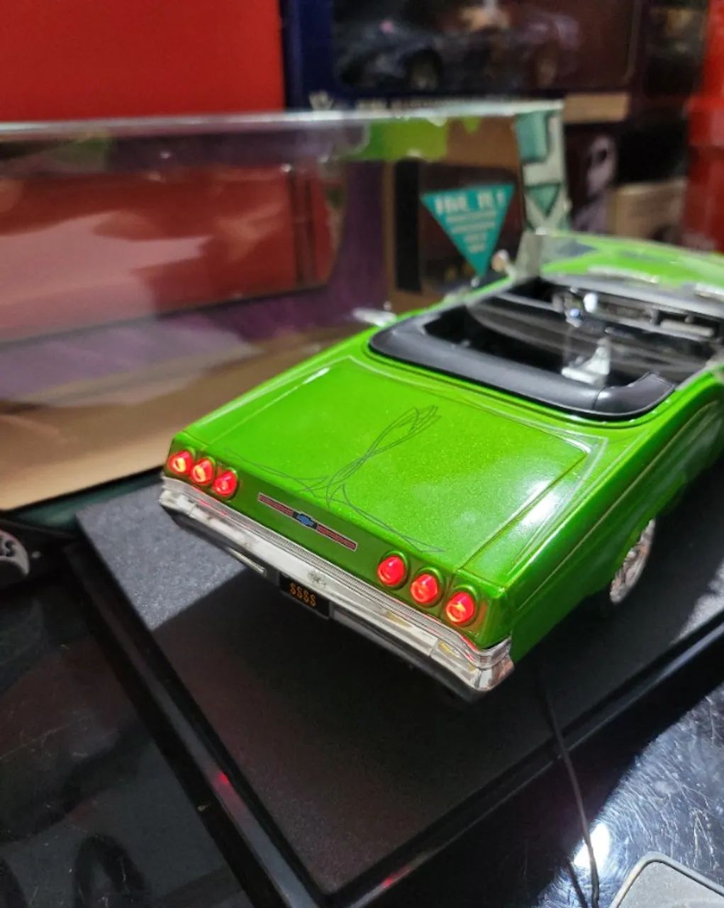 Miniatura 1:18 Hotwheels Chevy impala 1965 - Foto 3
