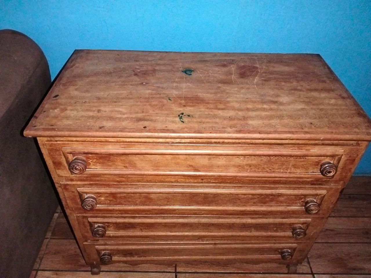 Cômoda de madeira maciça