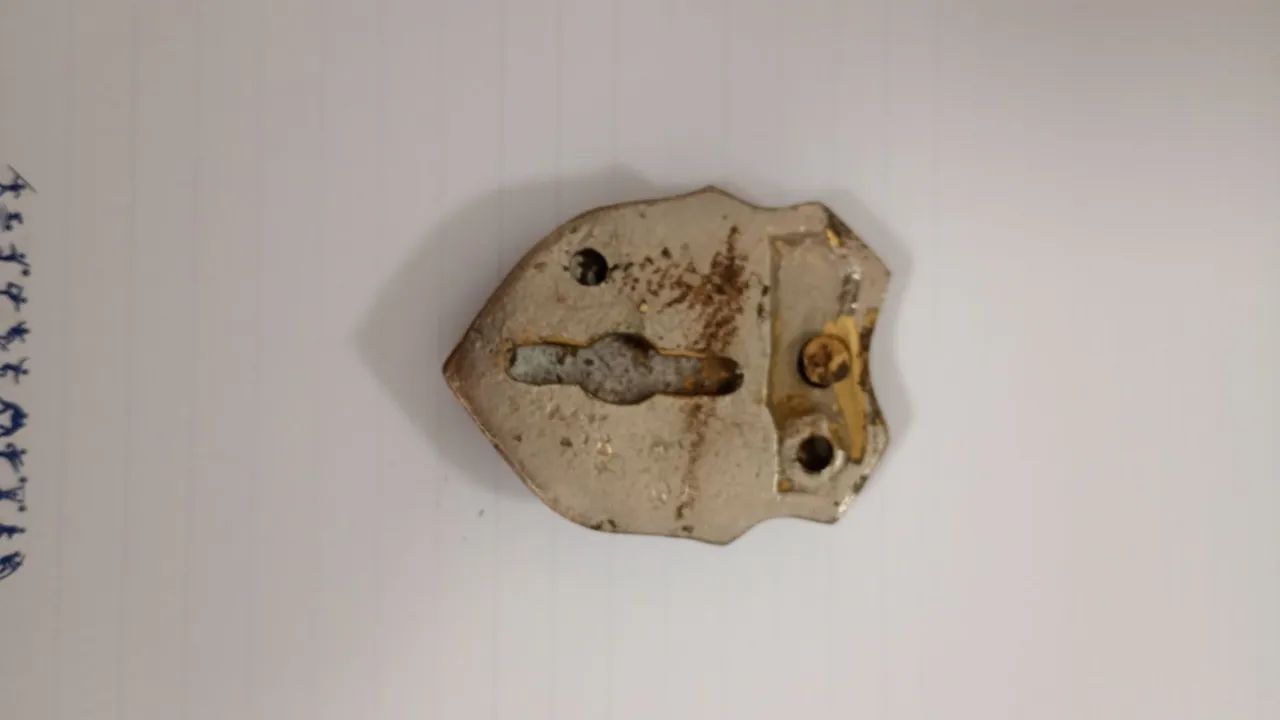 Espelho /emblema de fechadura para cofre antigo BERTA - Foto 3