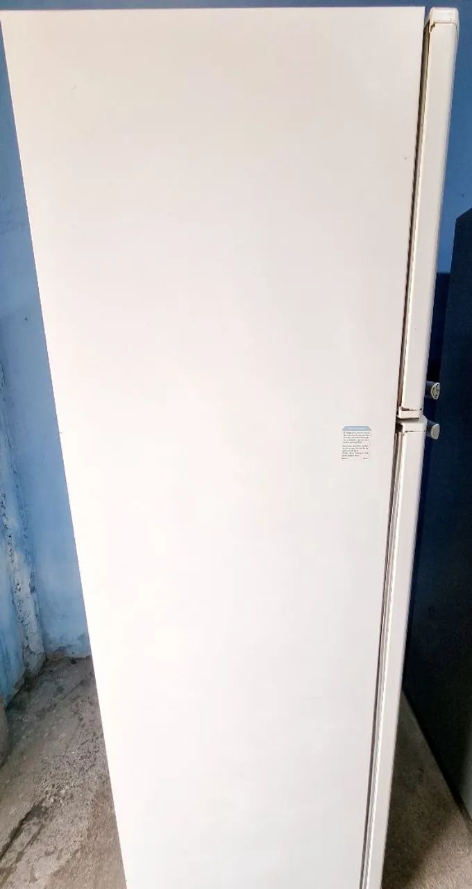 Vendo Geladeira Eletrolux Frost free - Foto 4