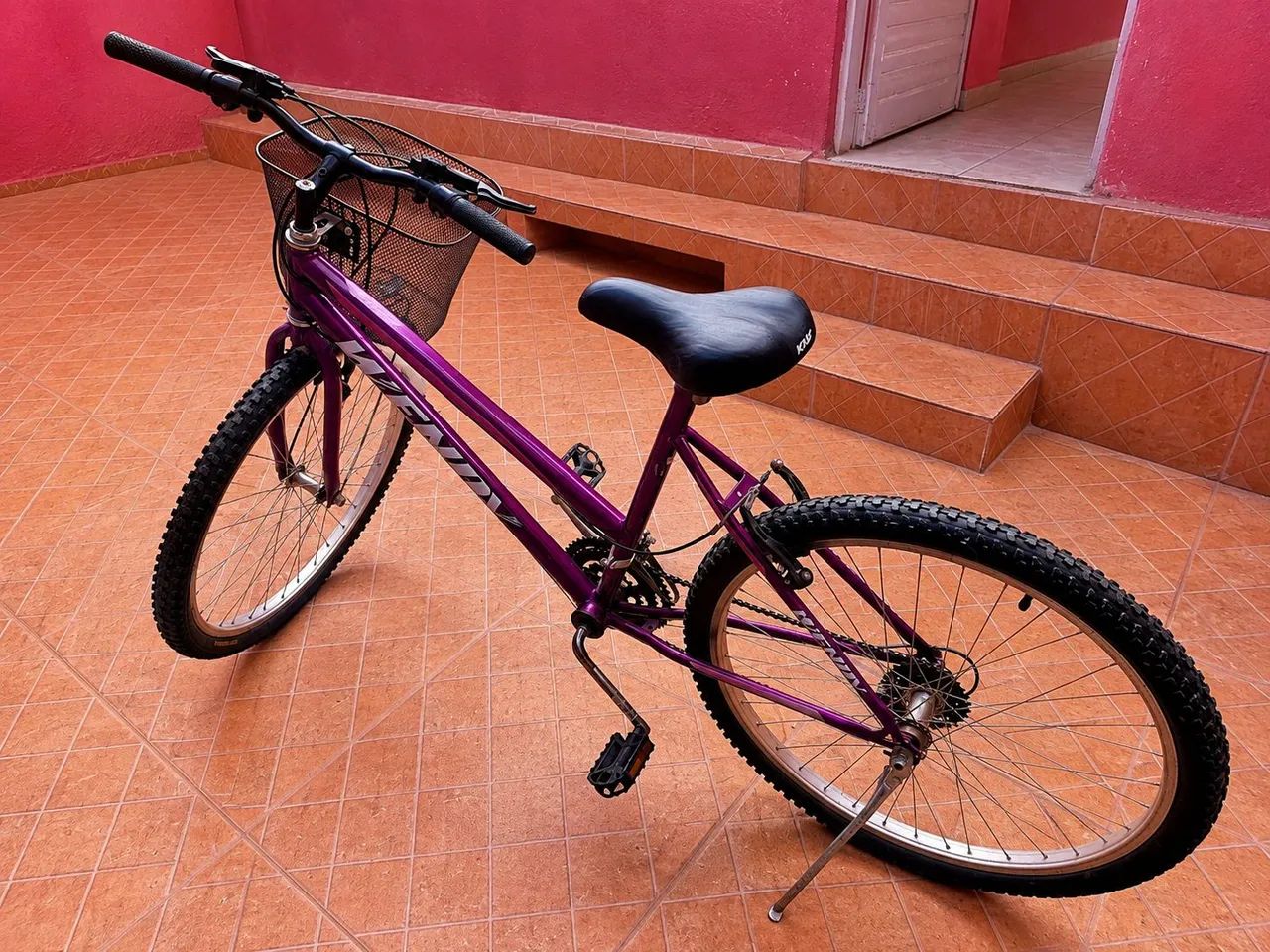Bicicleta aro 26 com Marcha e cesto frontal  - Foto 3