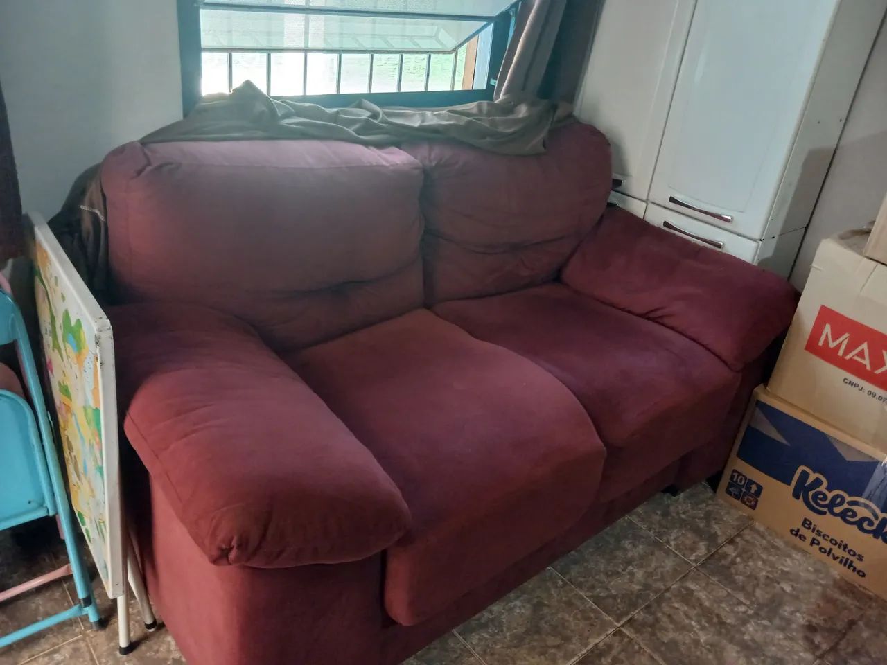 Sofa de 2 e 3 lugares cor vindo ( capa marron de brinde ) - Foto 4