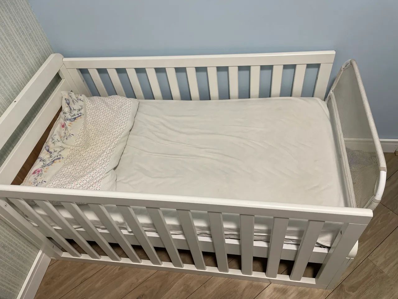 Berço bebê que vira cama