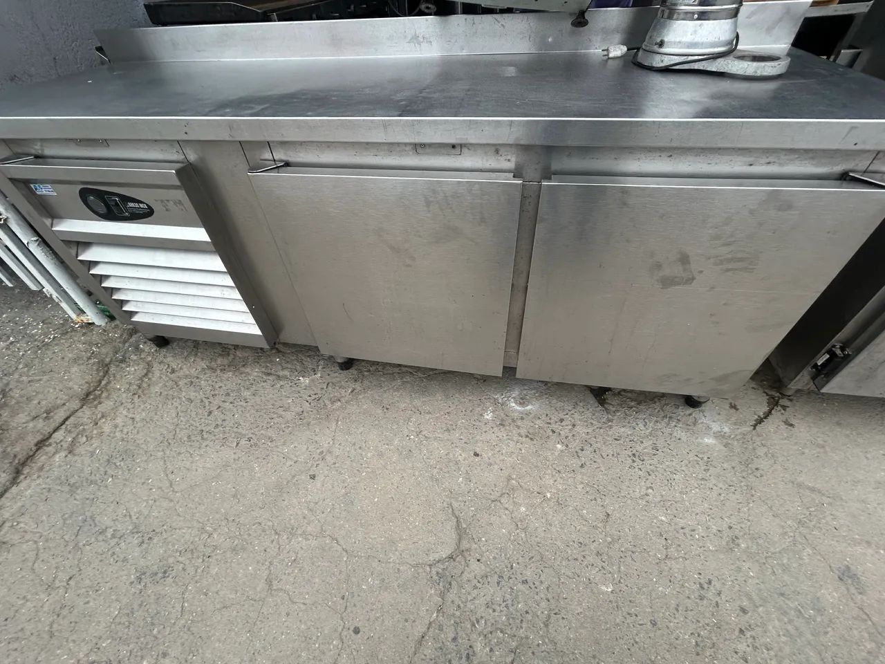 Balcão de encosto refrigerado 