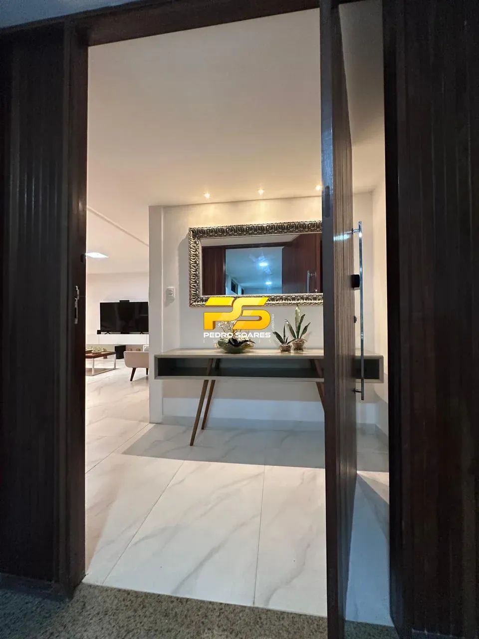 Apartamento Mobiliado Pé na Areia com 3 Suítes  190m² REF: 10 - Foto 2