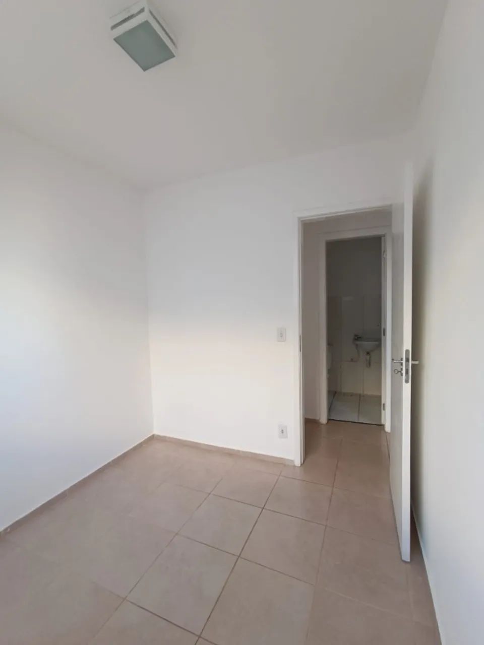 Apartamento 2 quartos com suíte e sacada condomínio chapada imperial - Foto 3