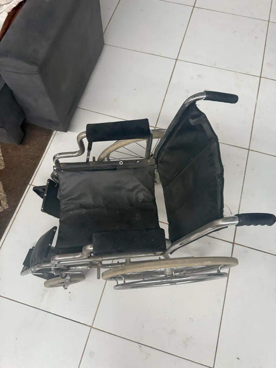 Vende-se Cadeira de Rodas - Foto 4