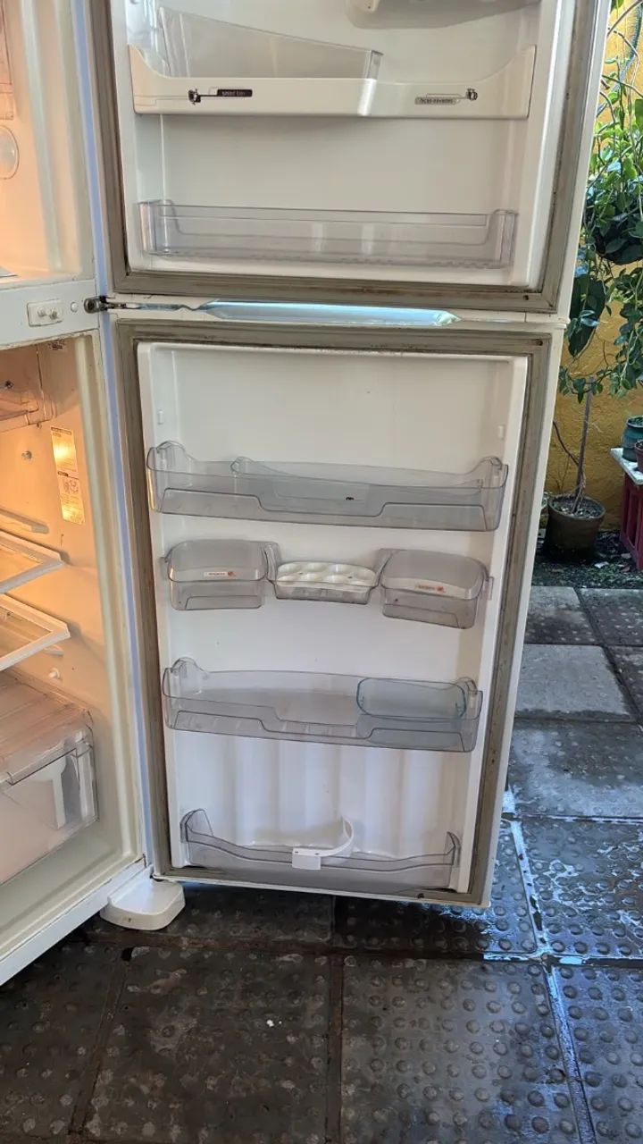 VENDO GELADEIRA BRASTEMP - Foto 4