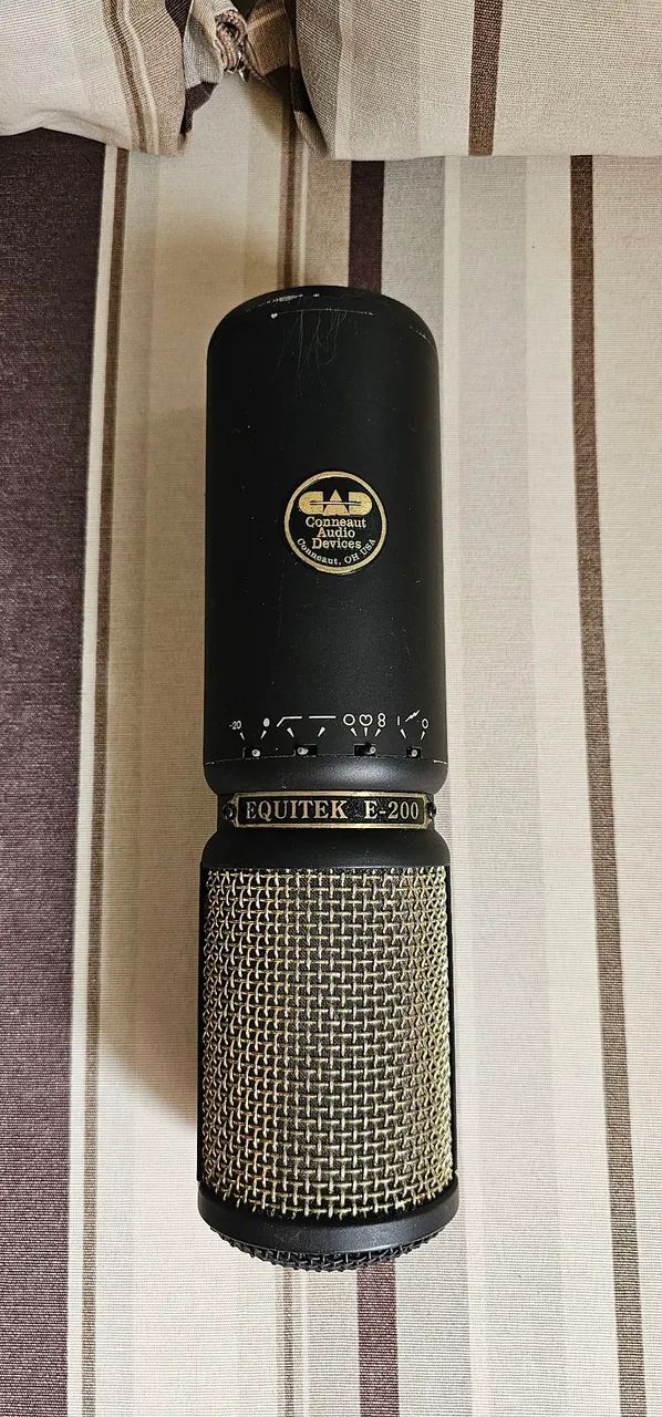 Condensador CAD EQUITEK E-200 - FANTÁSTICO 