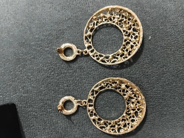 Brincos Dourado com Pedras - Foto 2
