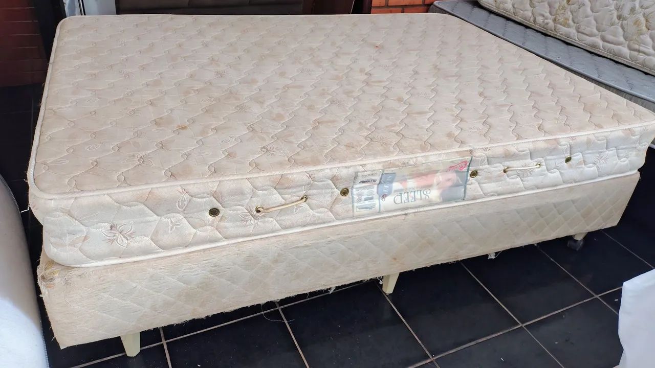 Cama box casal bem usadinha  - Foto 4