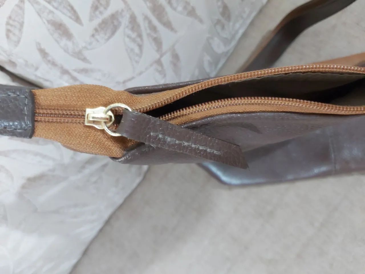 Bolsa feminina  em couro.  - Foto 4