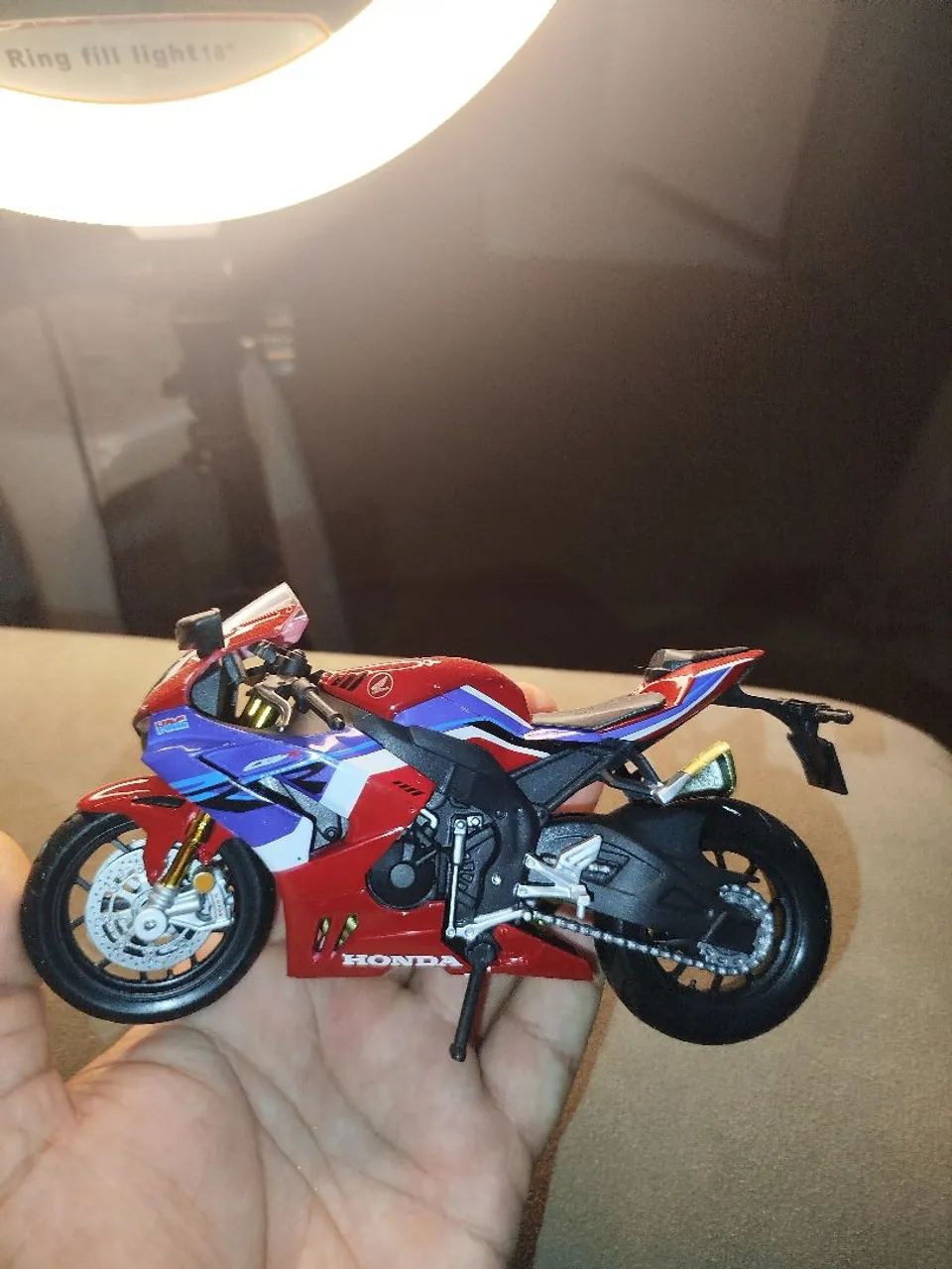 Miniatura moto  CBR 1000 Classe 1/12 