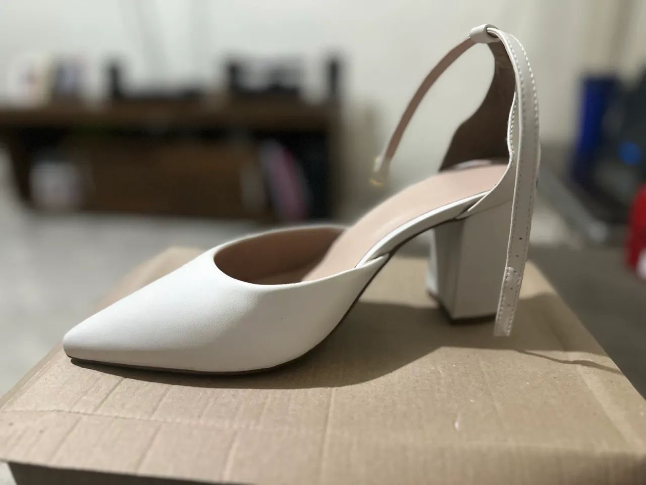 Scarpin Off White Bico Fino