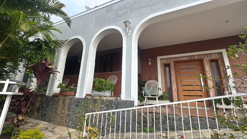 Vende-se casa em Caxambu-MG