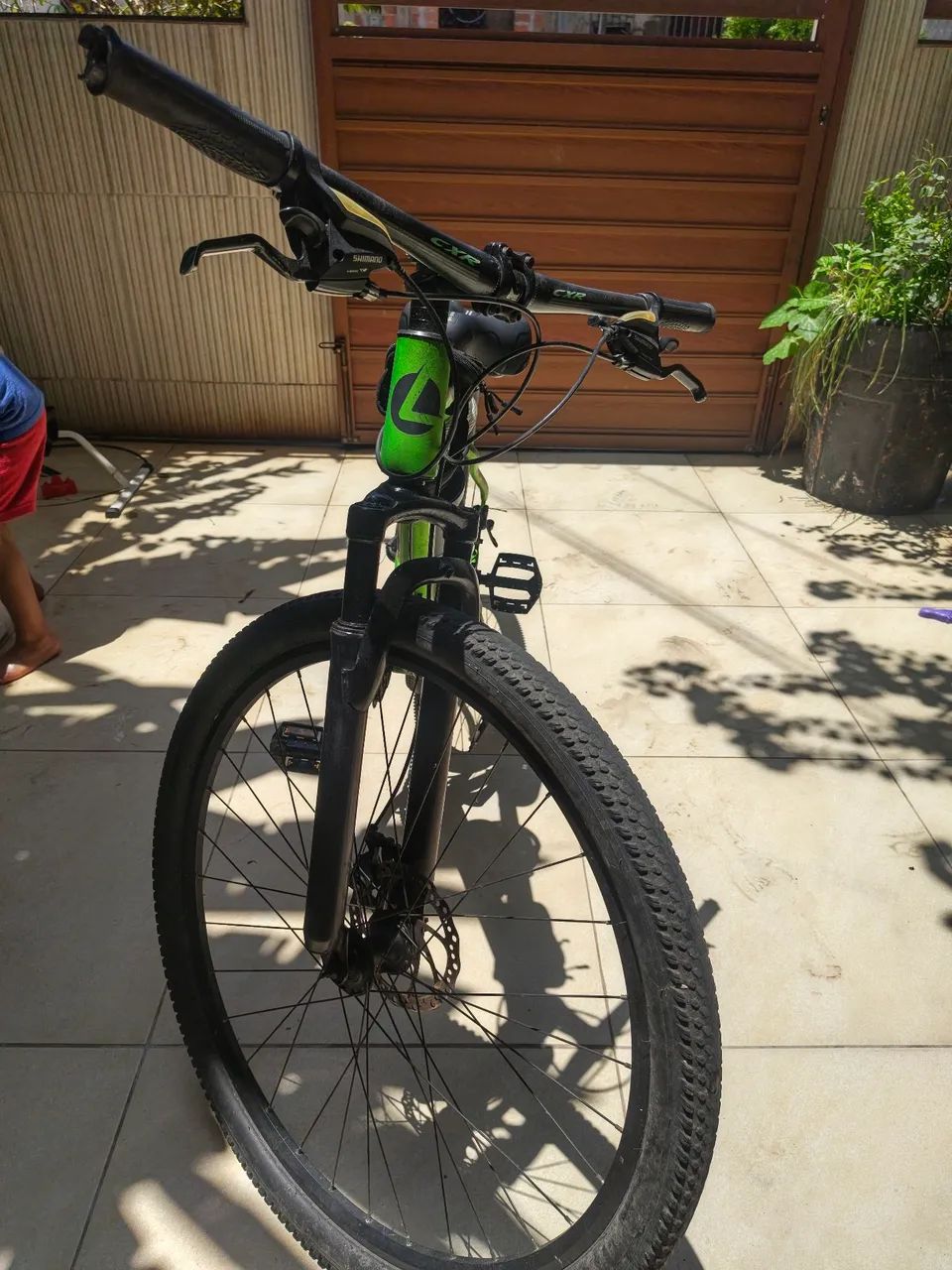 Bicicleta lótus aro 29 Verde - com acessórios - Foto 3