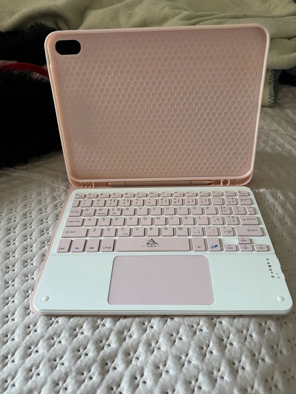 Case iPad 11 (2025) com teclado bluetooth