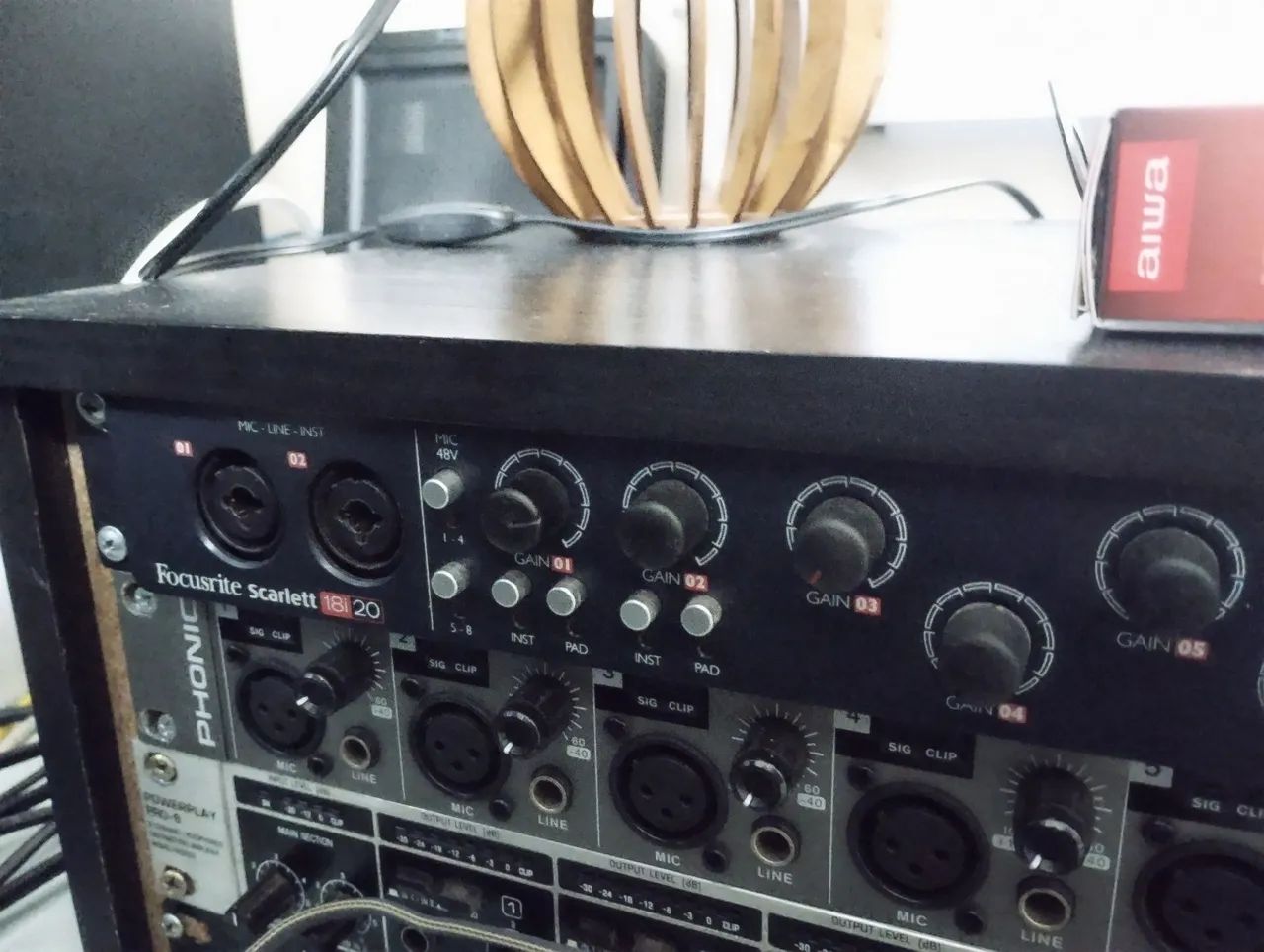 Interface de áudio Focusrite Scarlett 18i20 - 1st generation - Foto 4