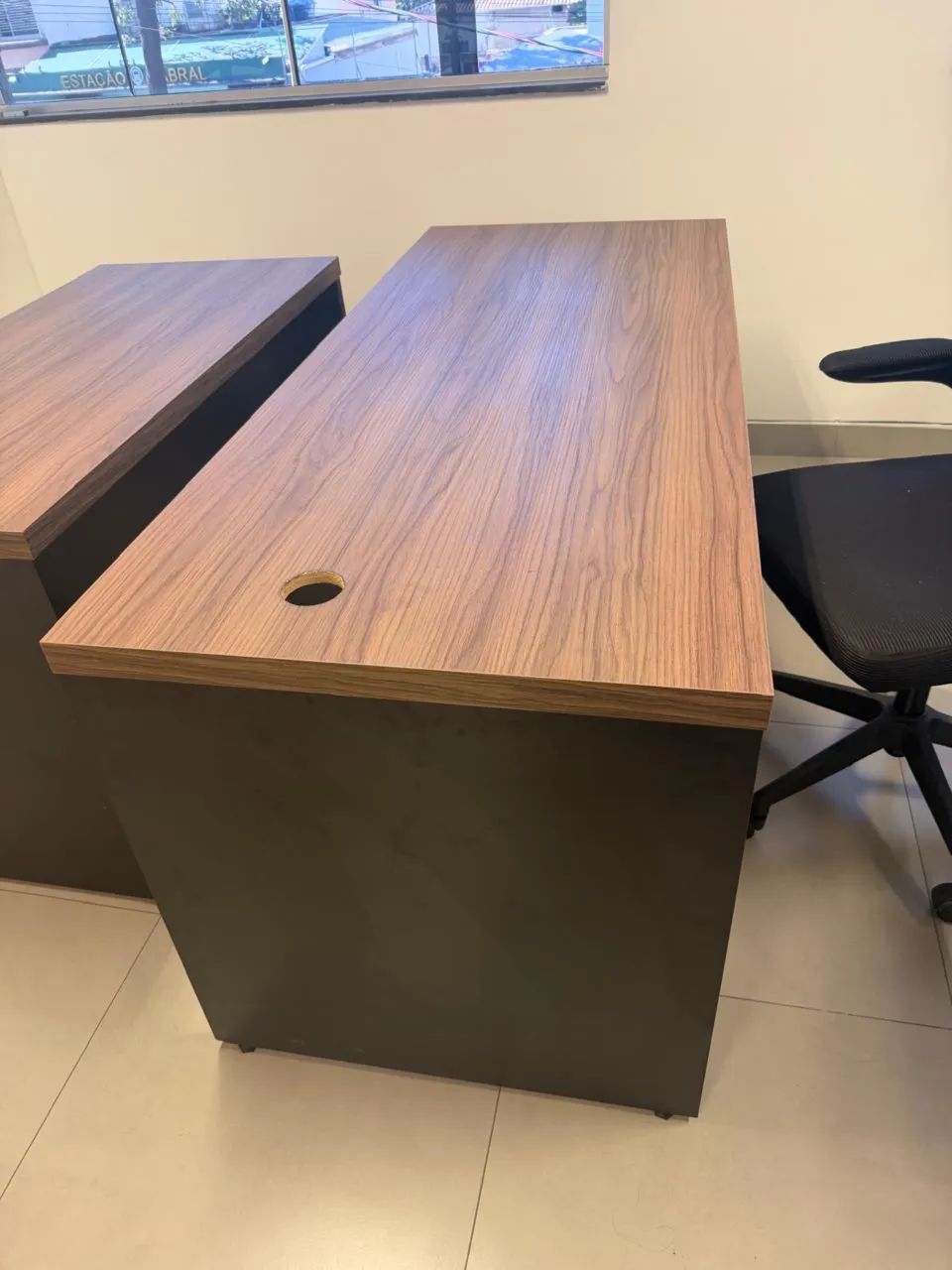 Mesa para estudos e escritorio com gaveta - Foto 3