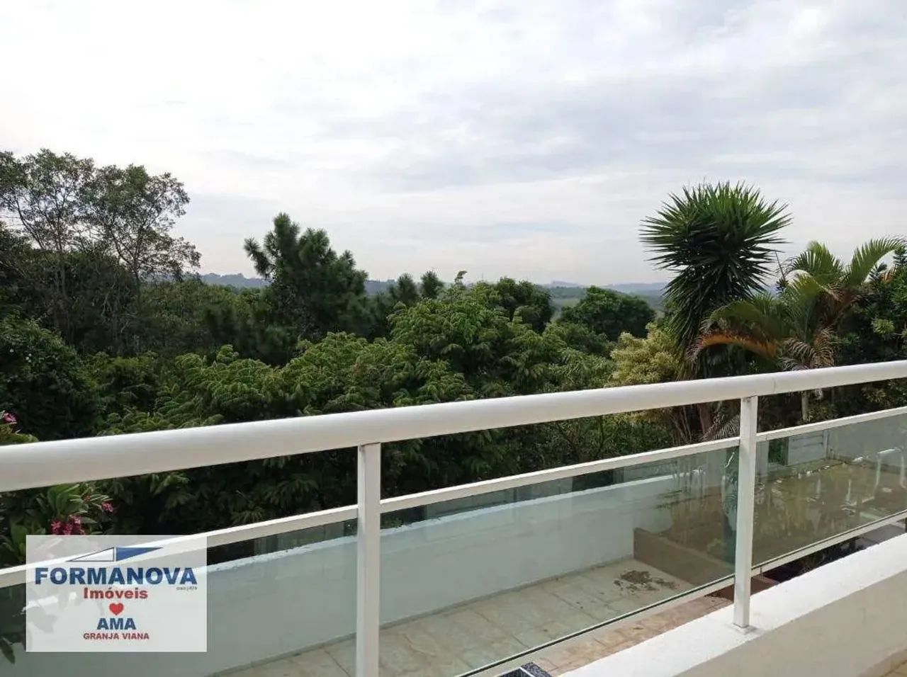 Casa com 3 suítes, piscina e uma fantástica Vista à VENDA na Granja Viana - Foto 5