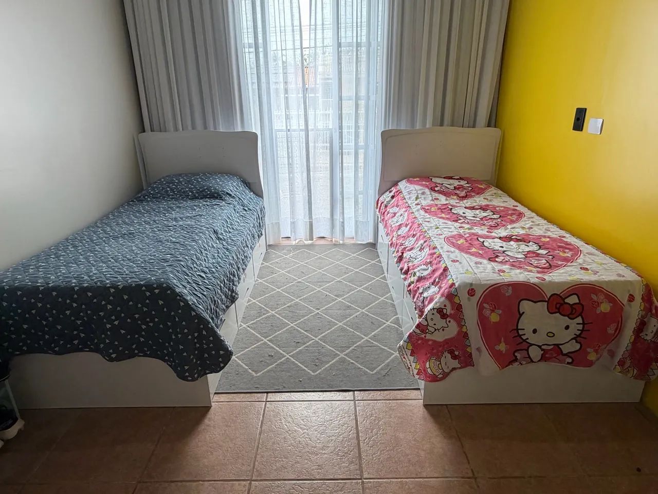 Cama solteiro com gavetas