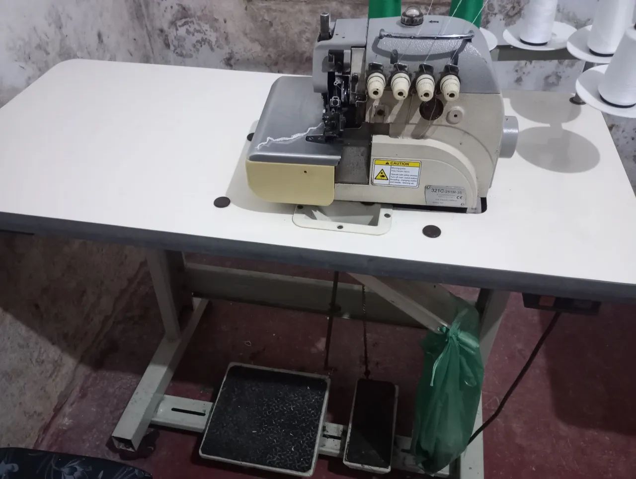 Máquina de costura overloque interlock - SINGER - Foto 3