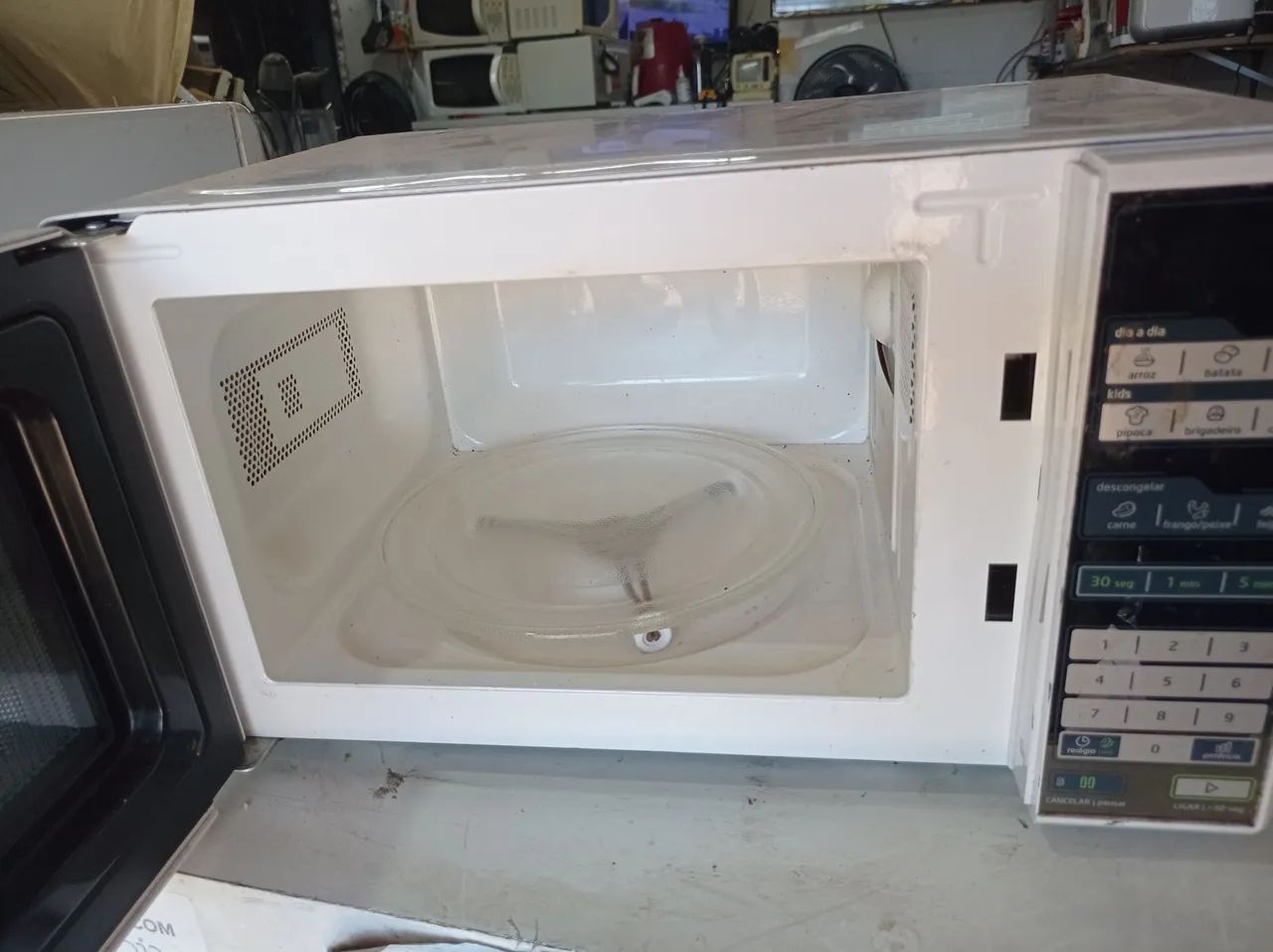 Microondas midea espelhado 20 litros  - Foto 3