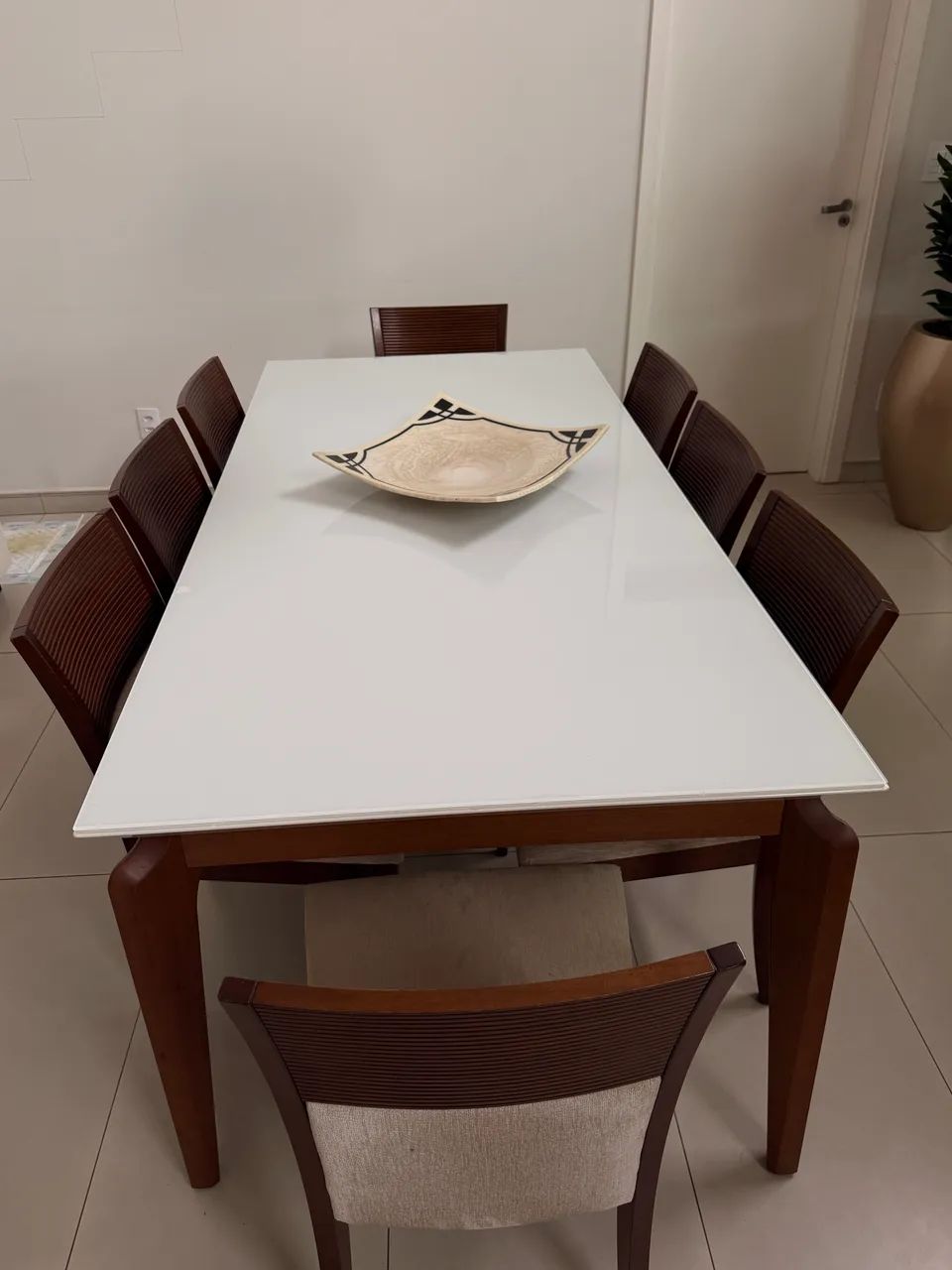 Vendo mesa de jantar com 8 cadeiras  - Foto 2
