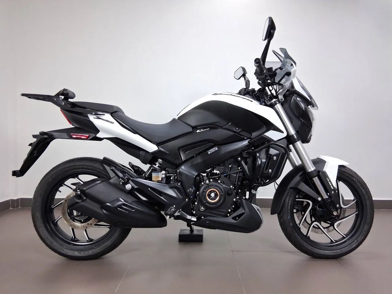 BAJAJ DOMINAR 400