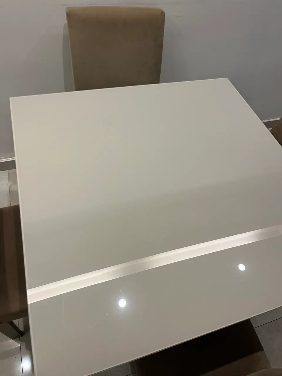 Vende mesa de jantar, quadrada com 4 cadeiras - Foto 5