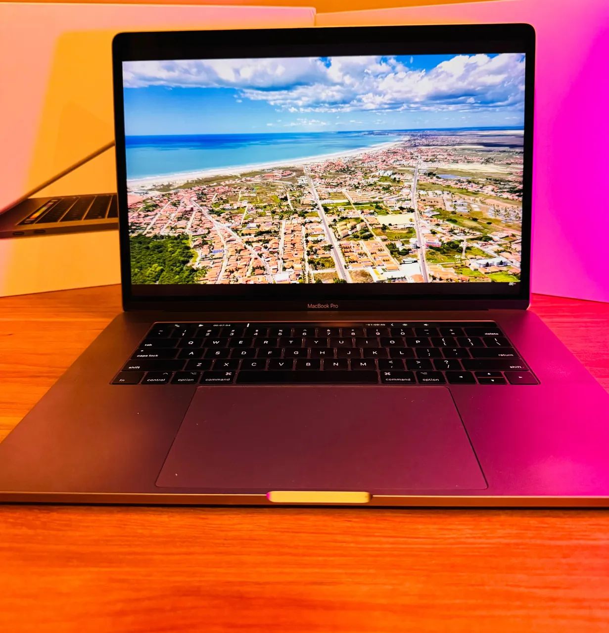 MacBook Pro 15? -Touch Bar - 16gb RAM - 512GB SSD - Notebooks