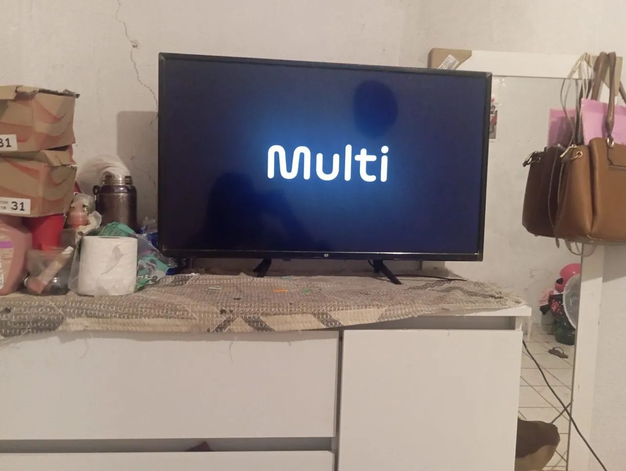 Vendo tv Smart da Multi ,zero defeito 8 meses de uso 